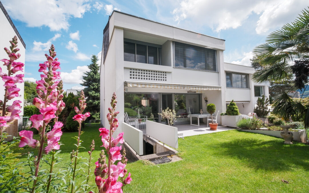 Einfamilienhaus mit mediterranem Garten